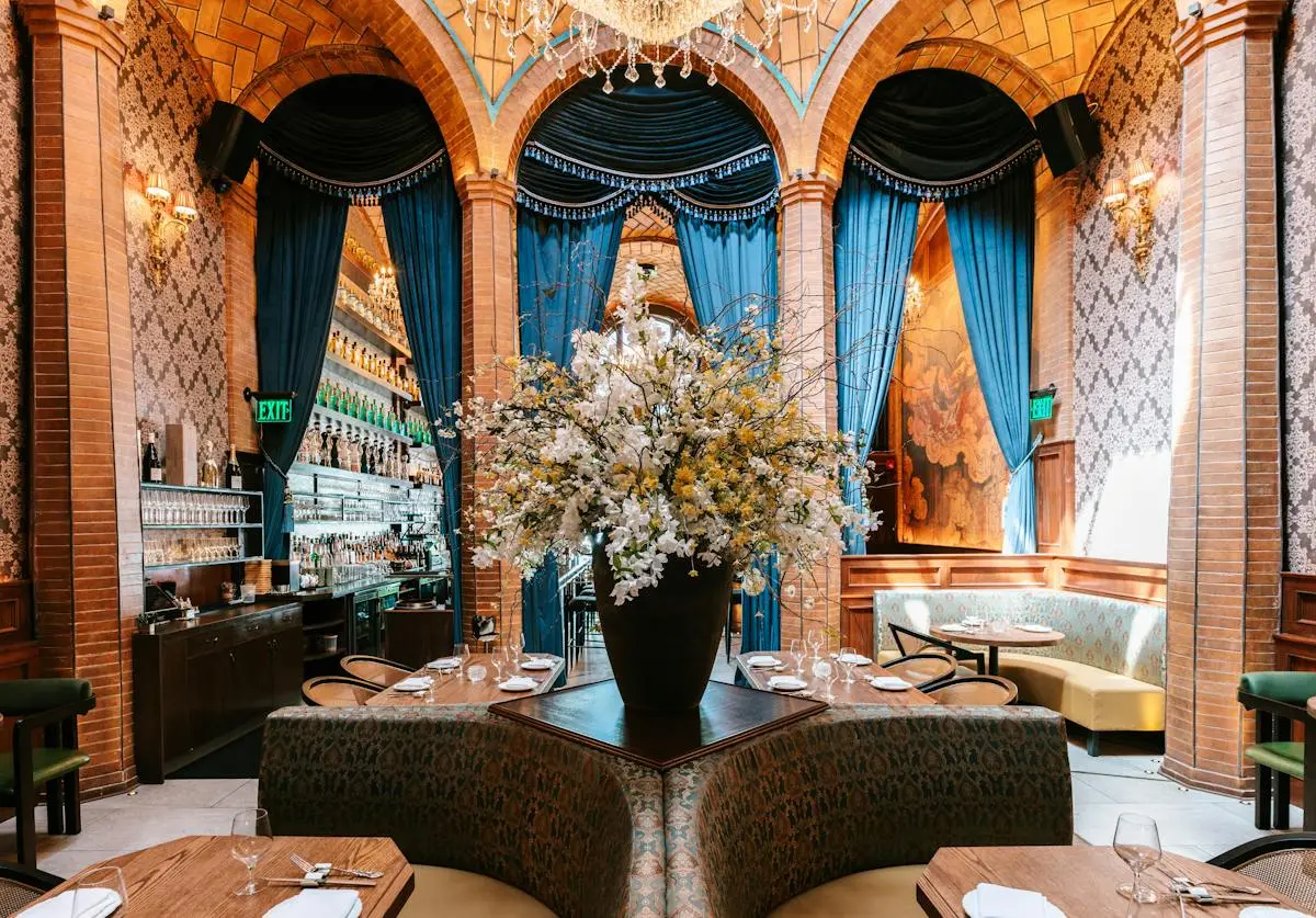 MŌLÌ dining room